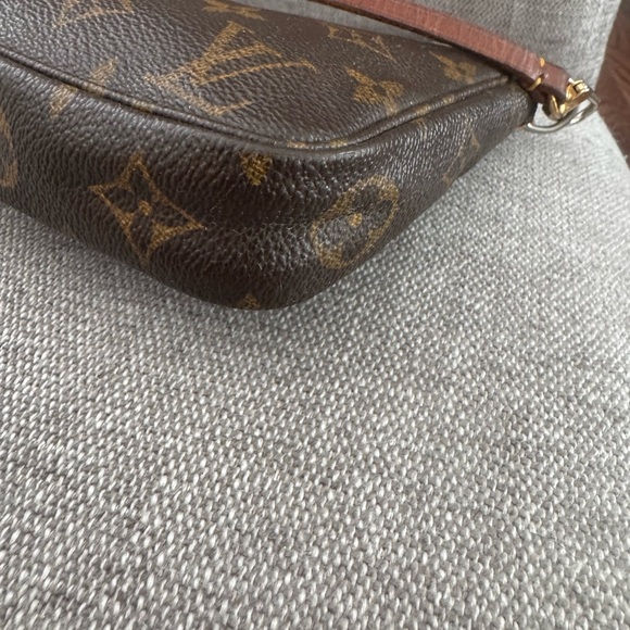 Authentic Louis Vuitton Pochette Shoulder Bag or Clutch w/Dust Bag - Picture 9 of 16